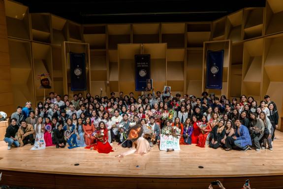 After the Hoa Khoi Lien Truong concluded, all officers, contestants, and dancers gathered on stage to take a group photo.  