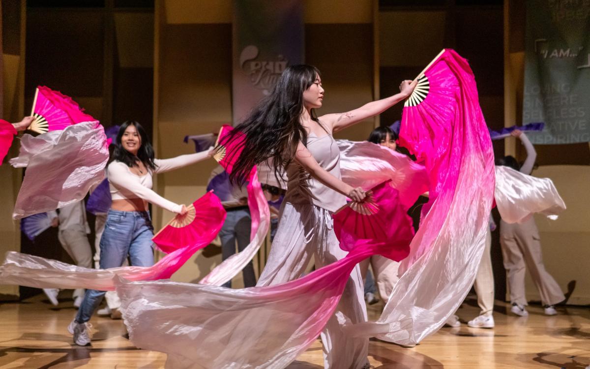 Fan dance mixed with modern and traditional elements that is featured alongside the Phở King show.