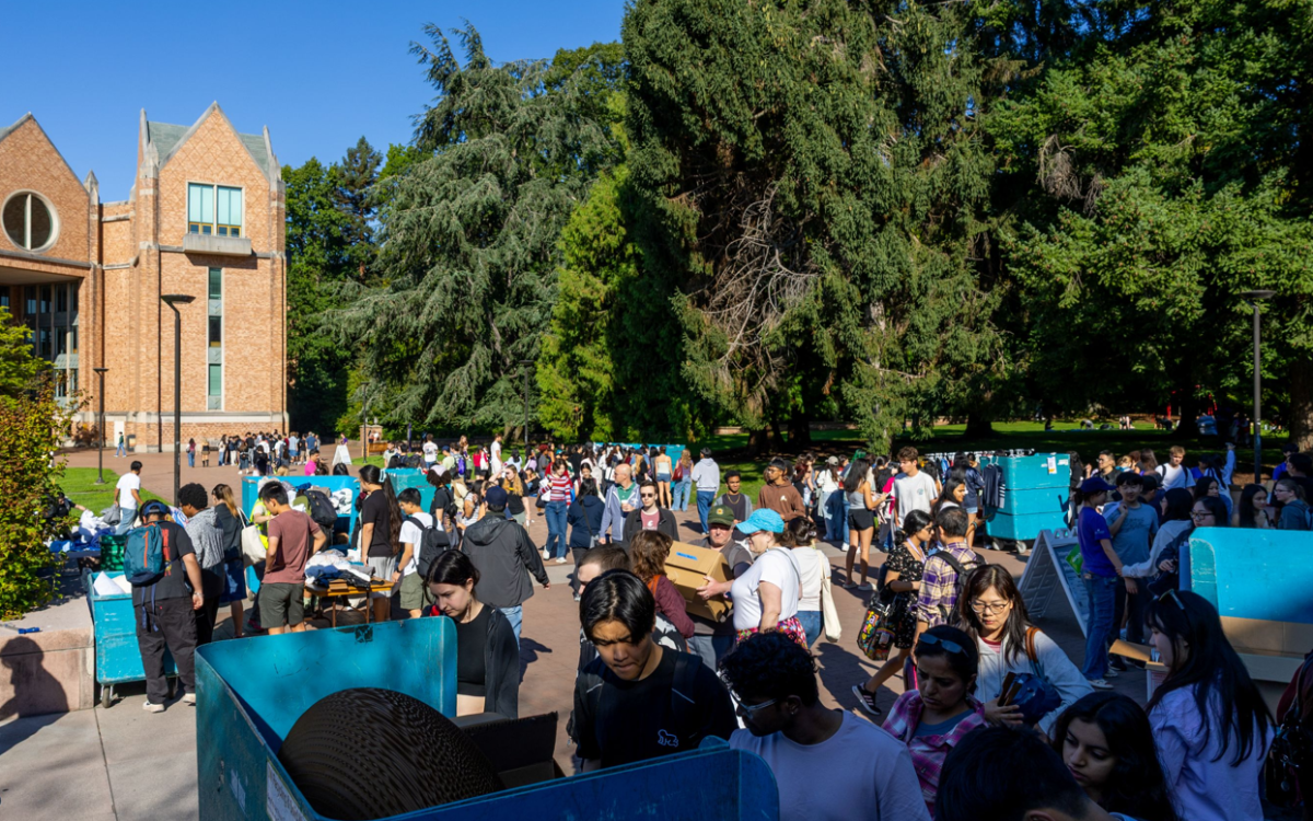 Crowd of students shopping with Suzzallo in background
